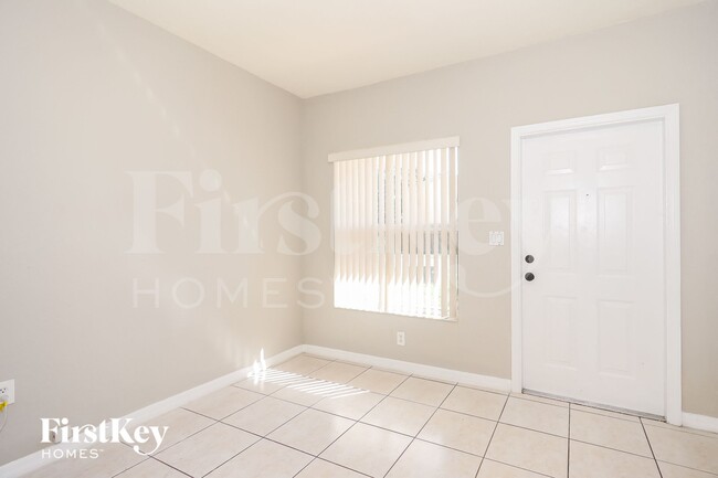 Foto del edificio - 664 SW 7th Terrace