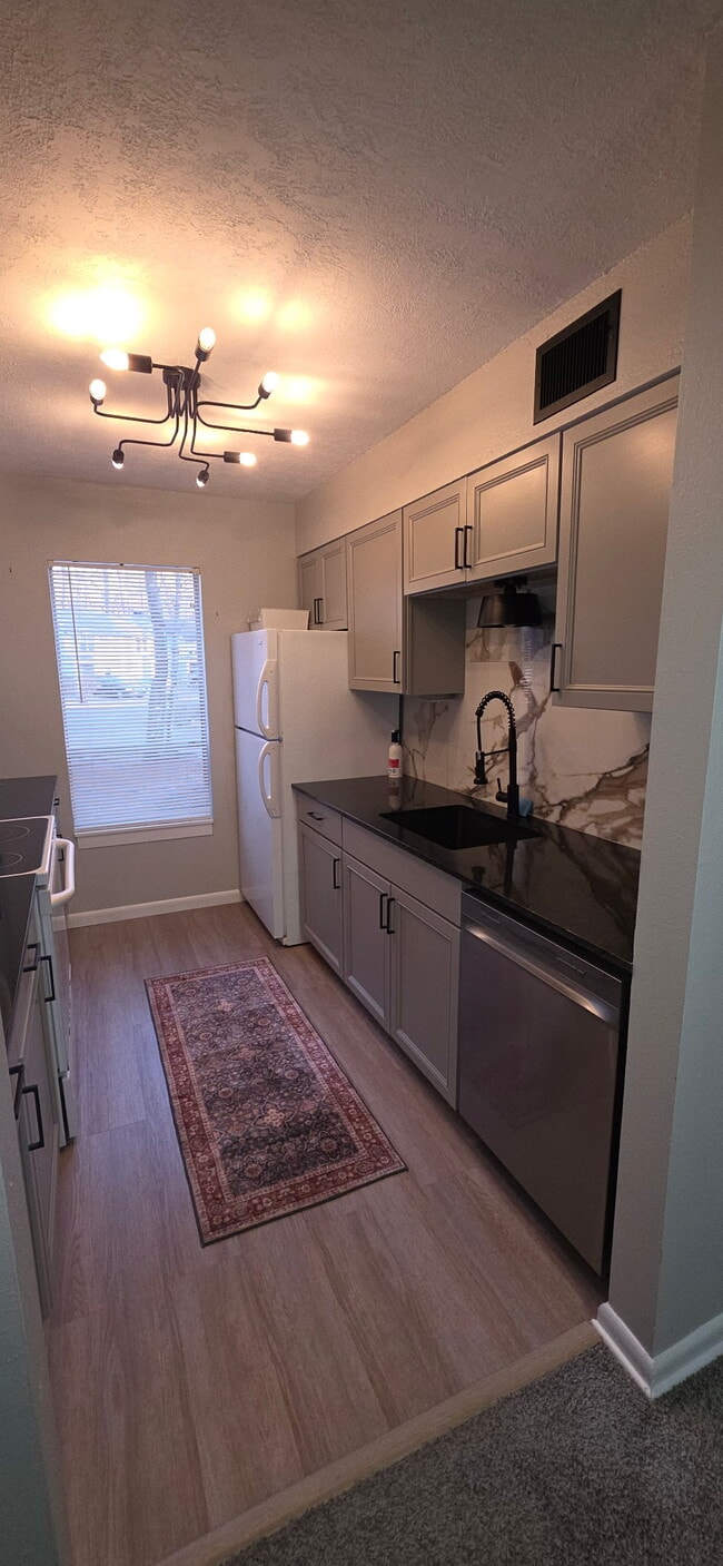 Building Photo - 150 La Vista Ln