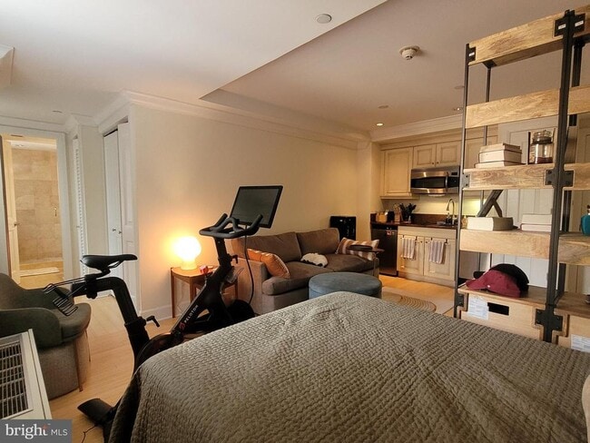 Building Photo - 1701 Locust St