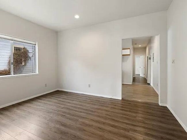 Photo - 1619 Fairview St Apartment