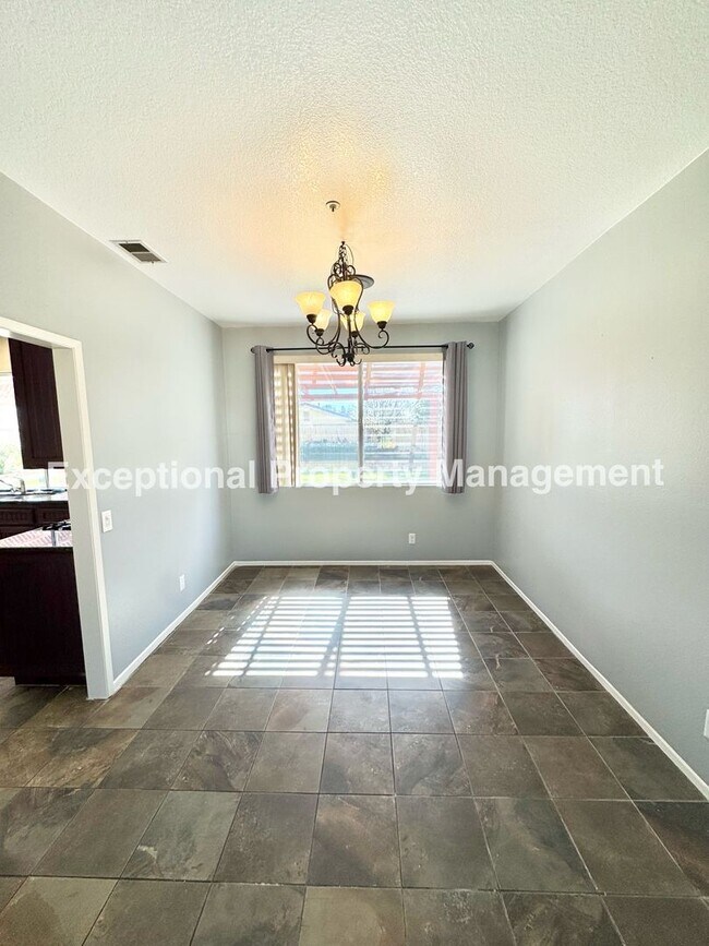 Foto del edificio - Ready to move in 3 bed 3 bath home