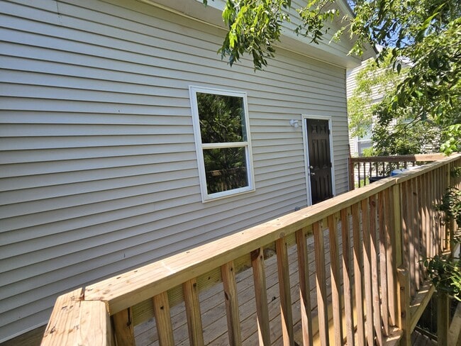 Building Photo - 233 E Cambridge Ave