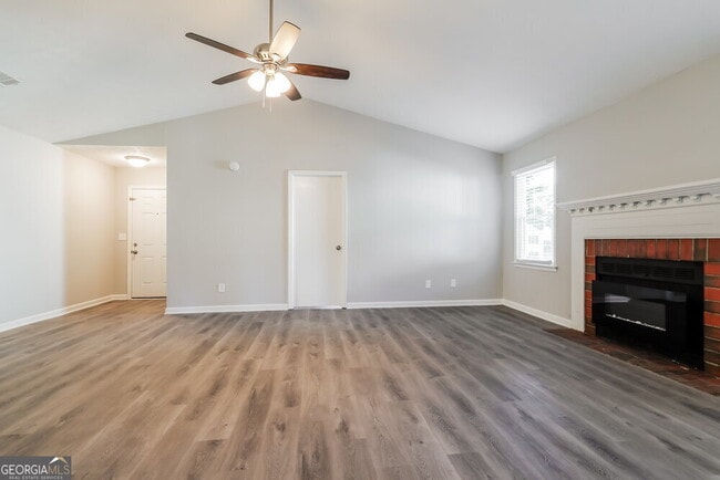 Building Photo - 375 Springlake Dr