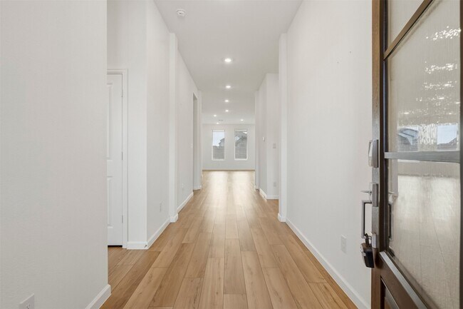 Foto del edificio - 6407 Amberwood Dr