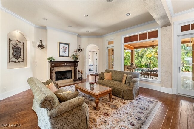 Building Photo - 611 18th Ave S