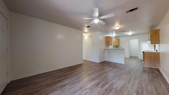 Foto del edificio - Duplex near downtown Bryan