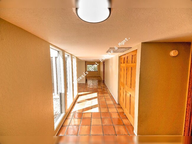 Building Photo - 4741 Calle Elegante