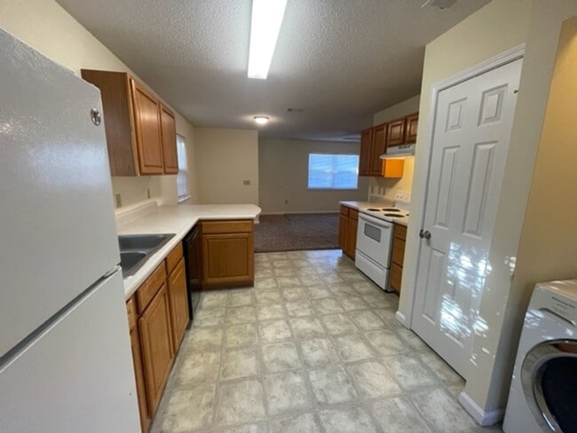 Building Photo - 801 Jessica Ln