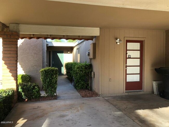 Building Photo - 724 E Oxford Dr