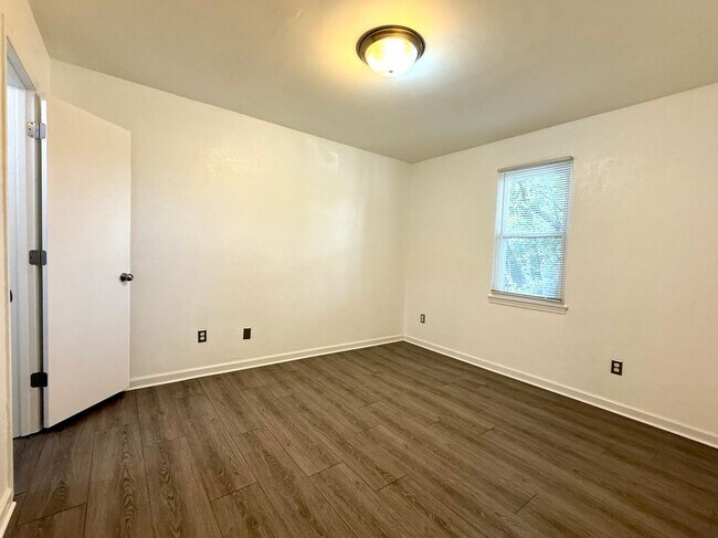 Foto del edificio - 12836 W 67th St