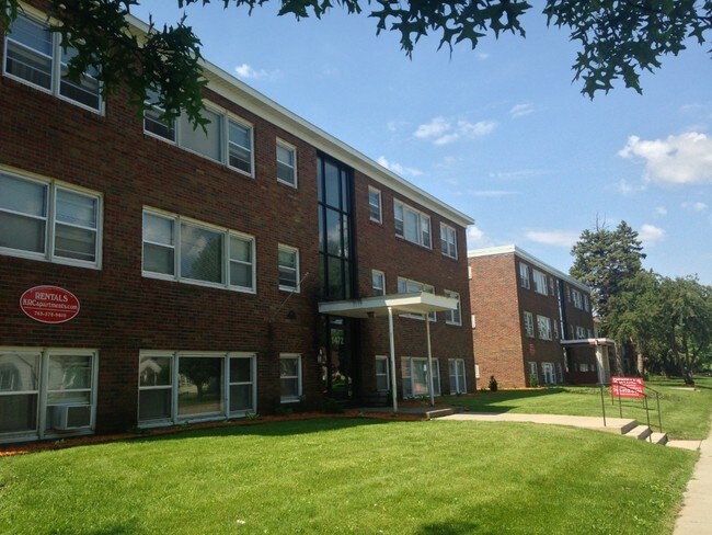 Building Photo - LarSnel Apartments