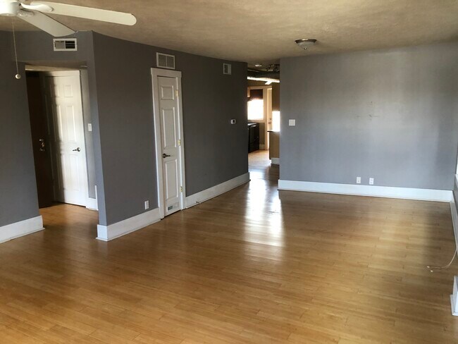 Building Photo - 207 S 26th Ave
