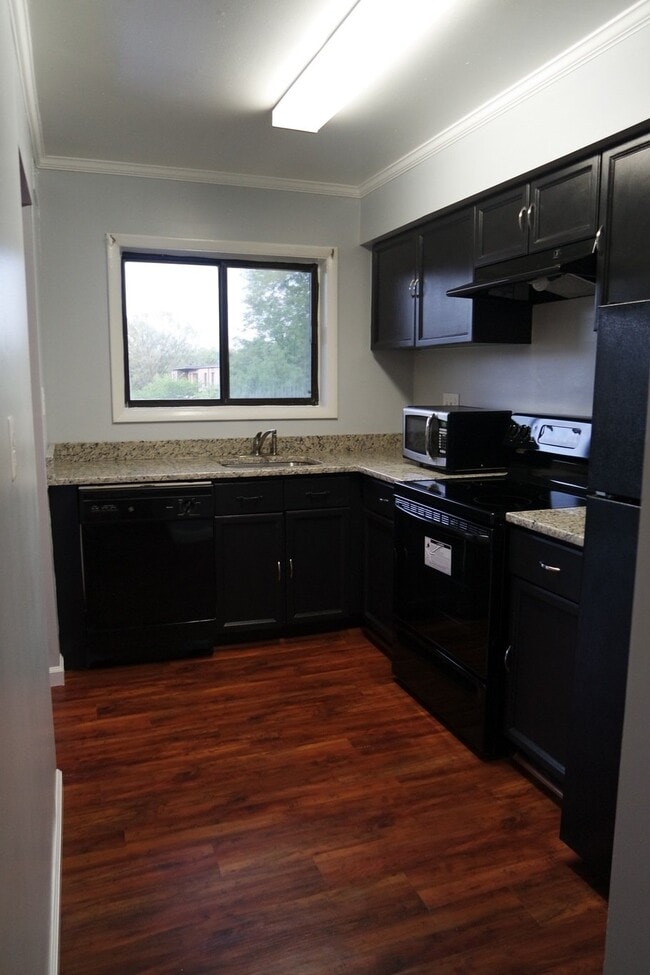 Foto del edificio - 3240 S 28th St