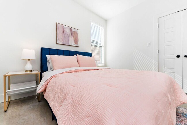 Foto del edificio - High End Luxury Homes! Pre-lease Summer 2025!