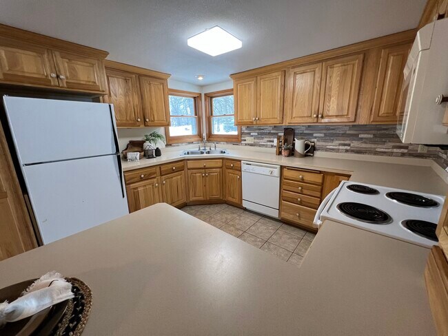 Foto del edificio - 14555 Breezy Point Rd