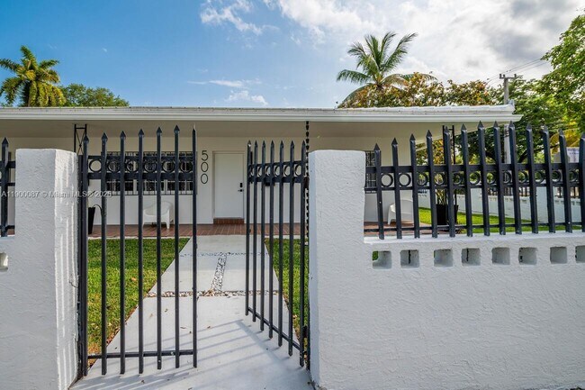 Foto del edificio - 510 NE 66th St