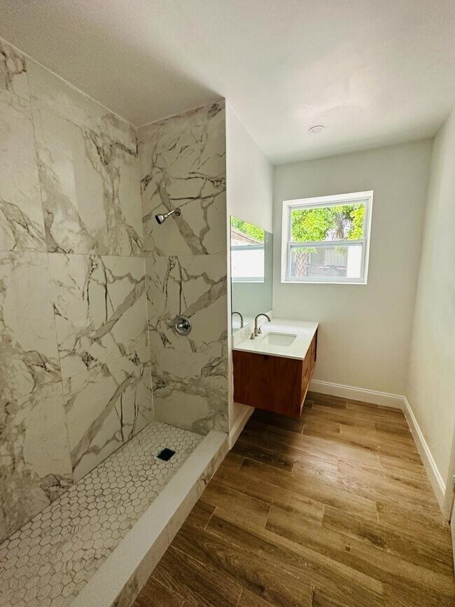 Foto del edificio - 6044 Funston St