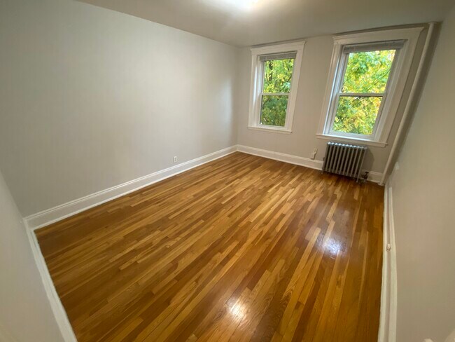 Foto del edificio - 258 Chestnut Hill Ave