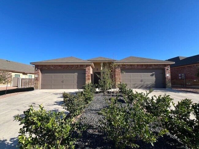 Foto del edificio - Luxury 3/2 Duplex in Seguin, Texas!