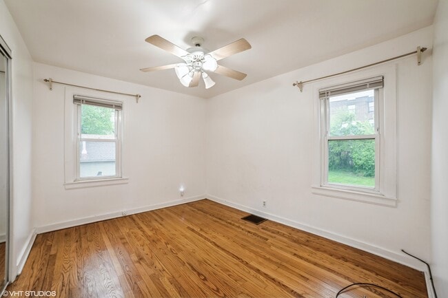 Building Photo - 1282 River Dr