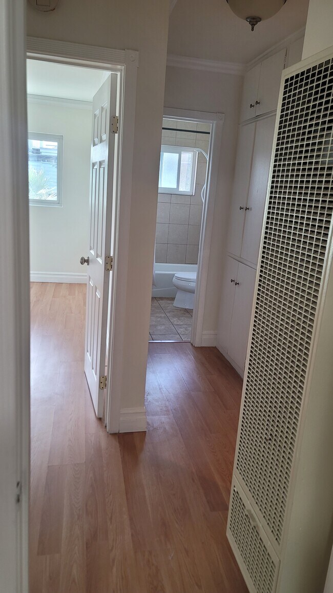 Foto del edificio - 2545 Beverley Ave