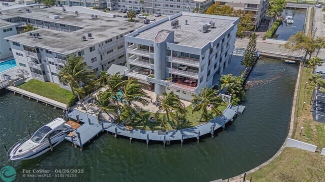 Foto del edificio - 468 Golden Isles Dr
