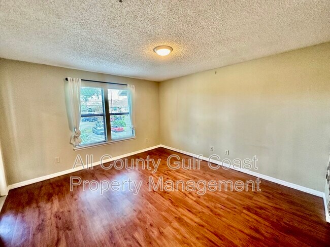 Building Photo - 4057 Crockers Lake Blvd
