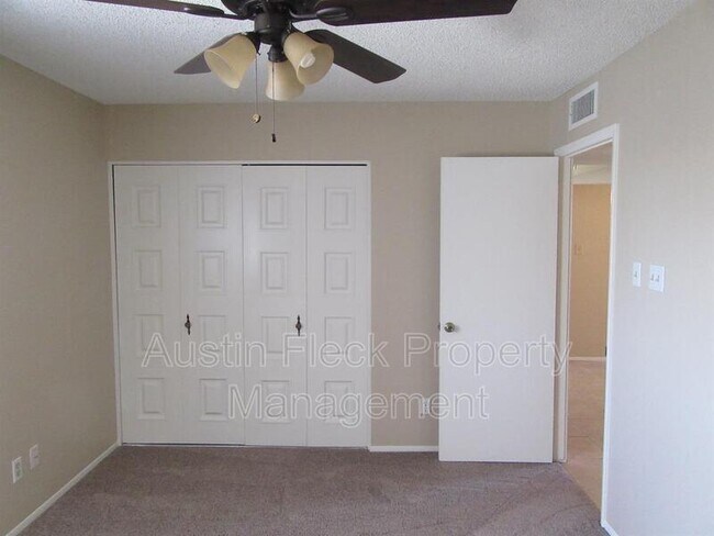 Building Photo - 6731 S Newberry Rd