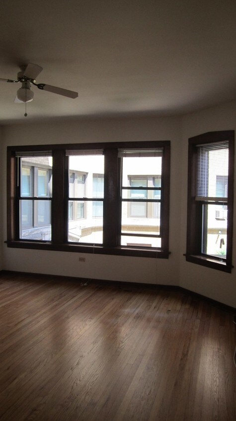 Foto principal - 4052 N Sheridan Rd