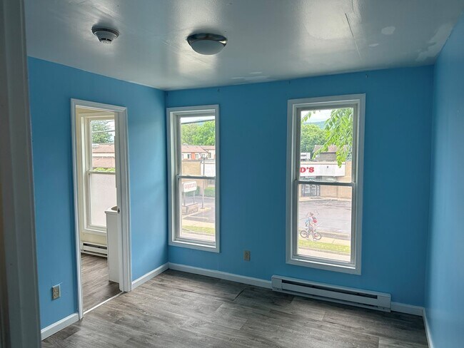 Building Photo - 107 W Pulteney St