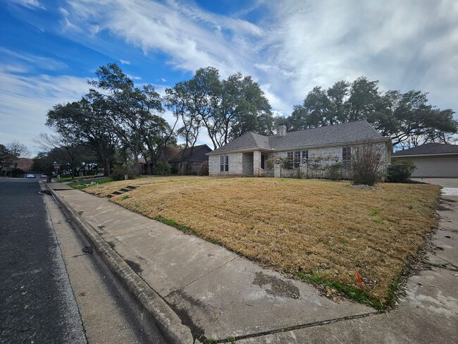 Building Photo - Travis Country living 3 bdrm house!