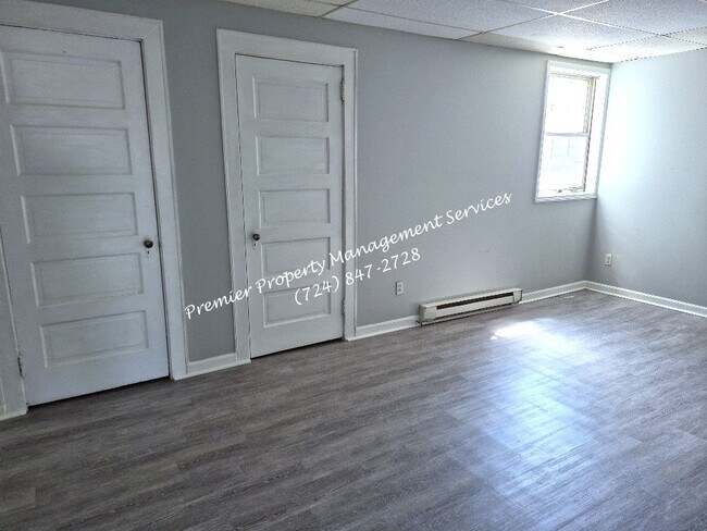 Building Photo - 542 Midland Ave