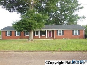 Building Photo - 808 Muriel Dr SE