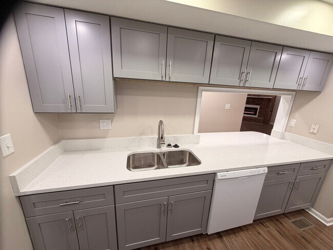 Building Photo - Rosehaven1325