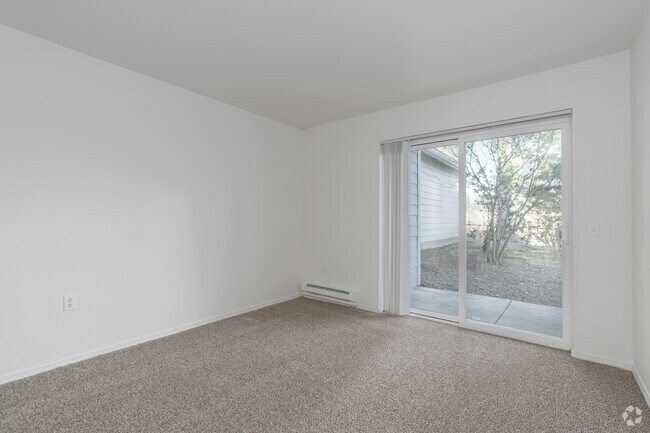 3 habitaciones, 2 baños, 1185 pies cuadrados, dormitorio principal - Quatama Village Apartments