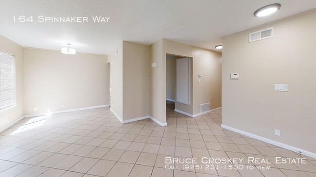 Building Photo - Freshly Renovated 4 Bedroom