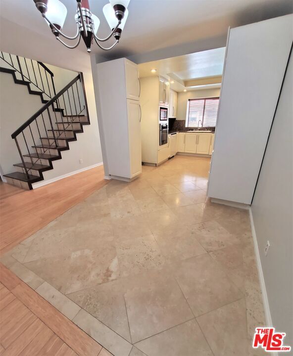 Foto principal - 4365 McLaughlin Ave