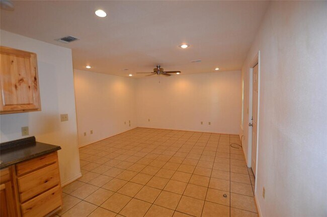 Building Photo - 253 Old Groveton Rd