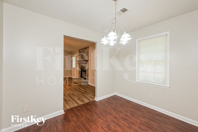 Foto del edificio - 7460 Taylor Rd
