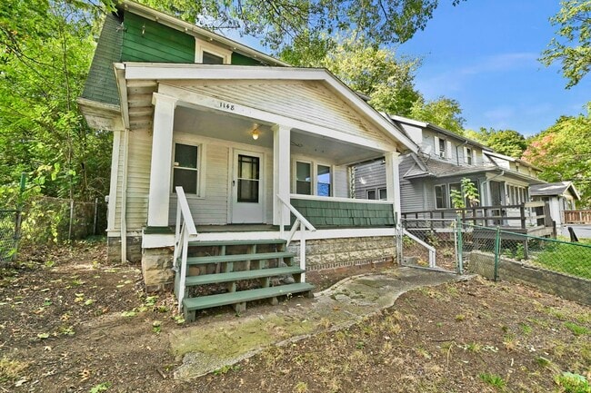 Building Photo - 1148 La Croix Ave