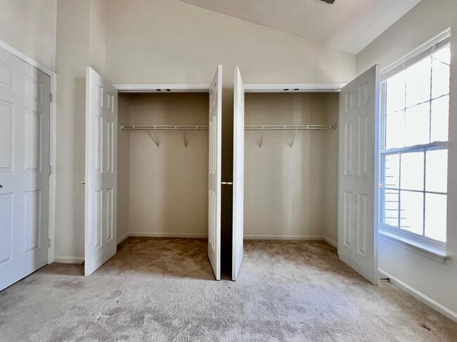 Building Photo - 5939 Kirkcaldy Ln