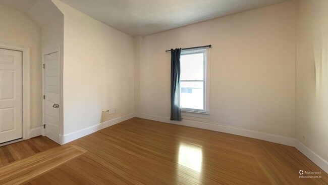 Foto del edificio - 55 Glenwood Rd