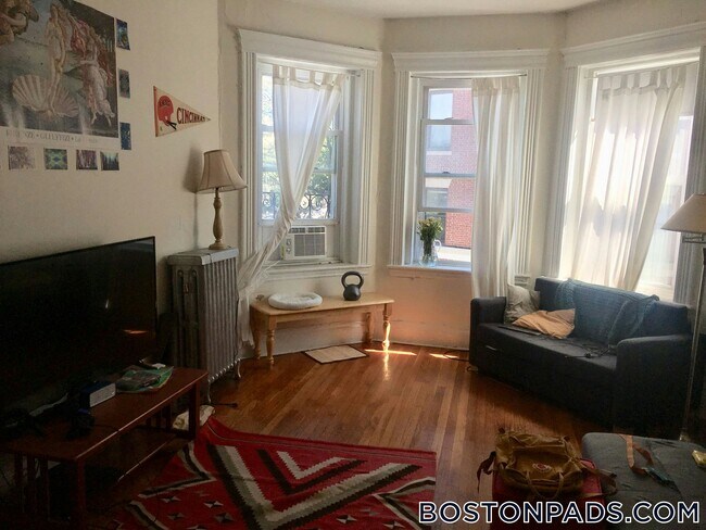 Foto del edificio - 1350 Commonwealth Ave