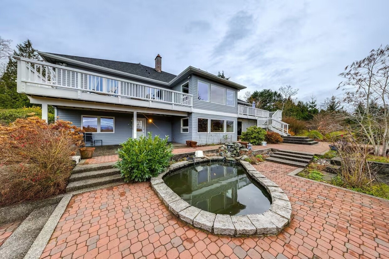 Primary Photo - Fully Furnished Daylight Basement 2 Bedroo...