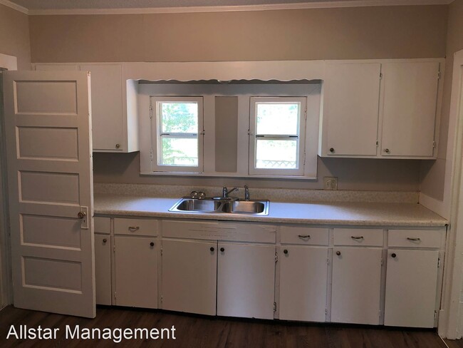 Building Photo - 3 br, 1 bath House - 495 Woodruff St,