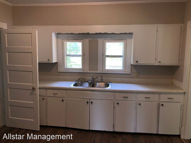 Foto del edificio - 3 br, 1 bath House - 495 Woodruff St,