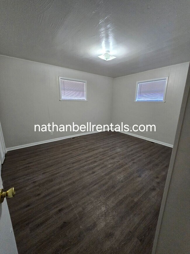 Foto del edificio - Single-Family Home: 4 bed, 2 bath