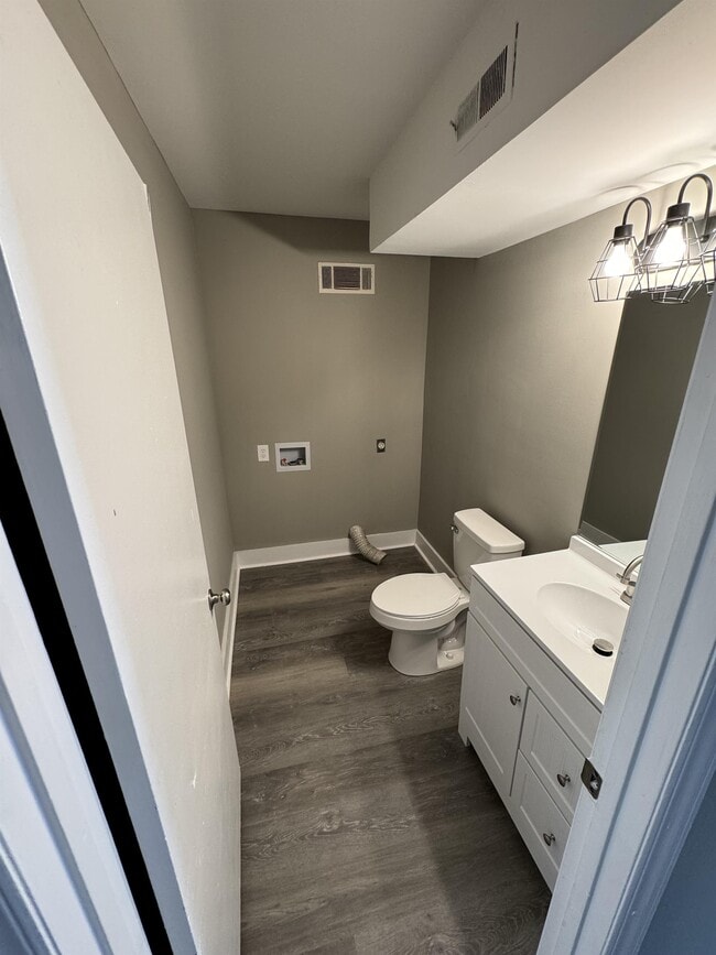 Foto del edificio - 121 Aqua Ct