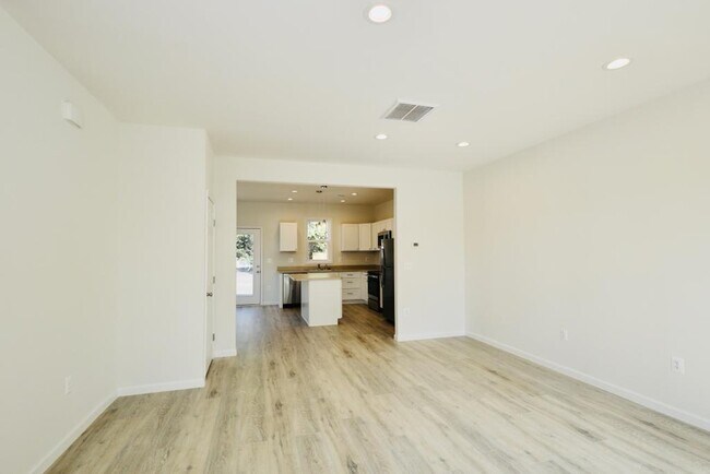Building Photo - 28 E Gerrard St