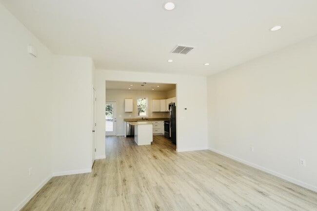 Building Photo - 811 S Cameron St